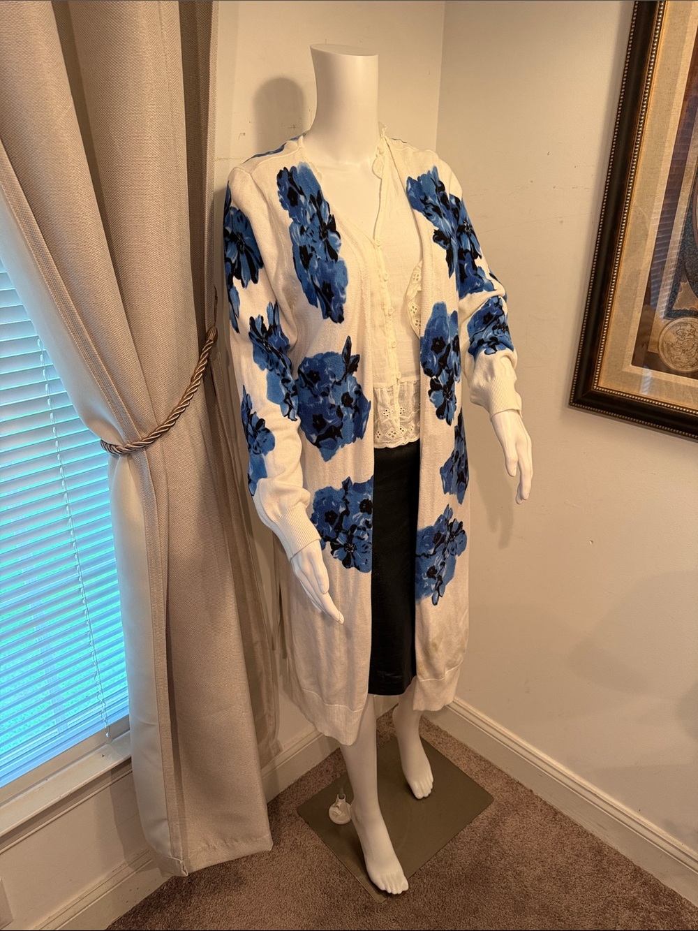 NY COLLECTION Long Sleeves Sweater White with Blue flowers size large